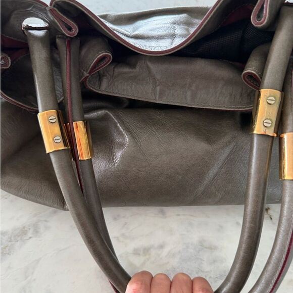 Chloe Victoria Tote in Olive Leather - Picture 5 of 17